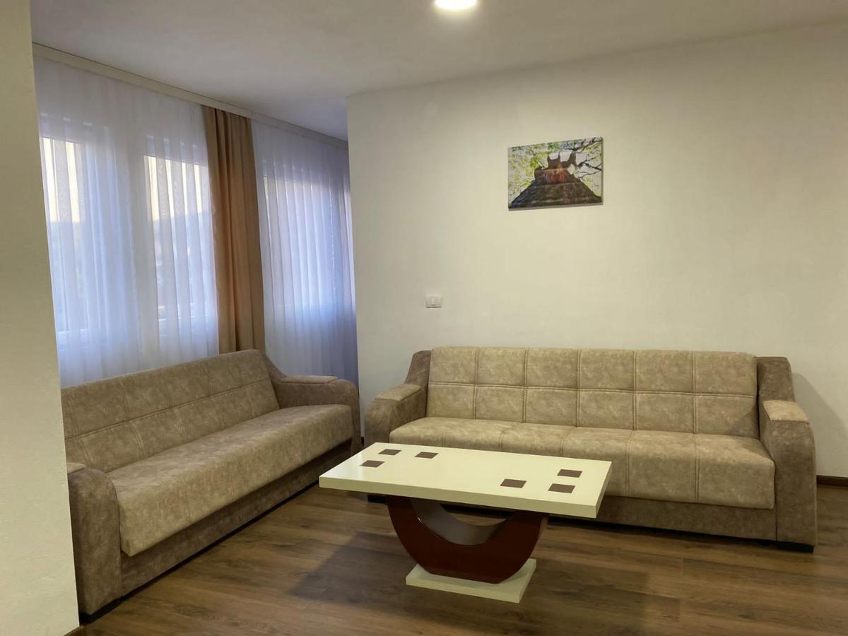 Vila Centar Mb Bed & Breakfast Sjenica Eksteriør bilde