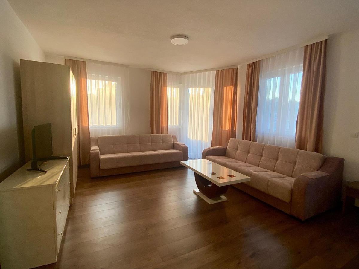 Vila Centar Mb Bed & Breakfast Sjenica Eksteriør bilde