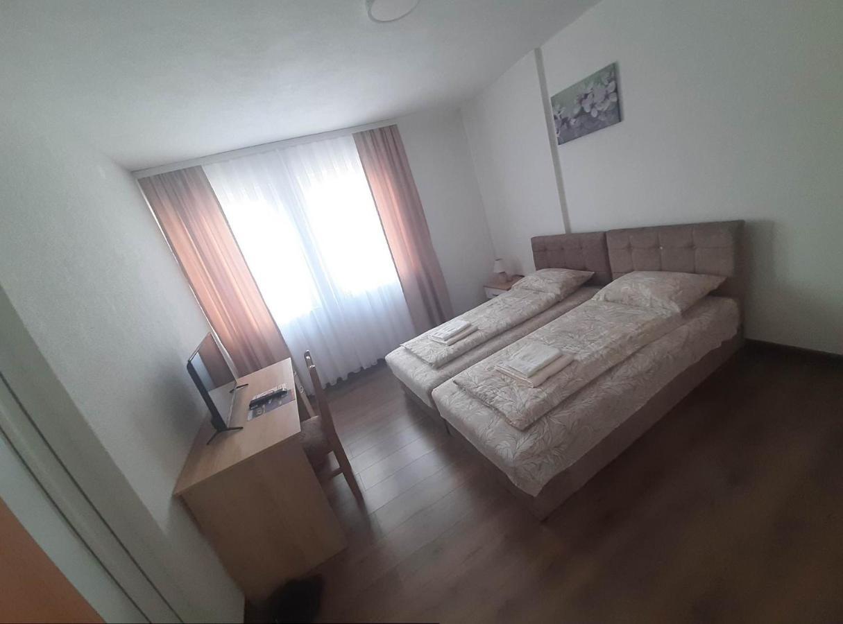 Vila Centar Mb Bed & Breakfast Sjenica Eksteriør bilde