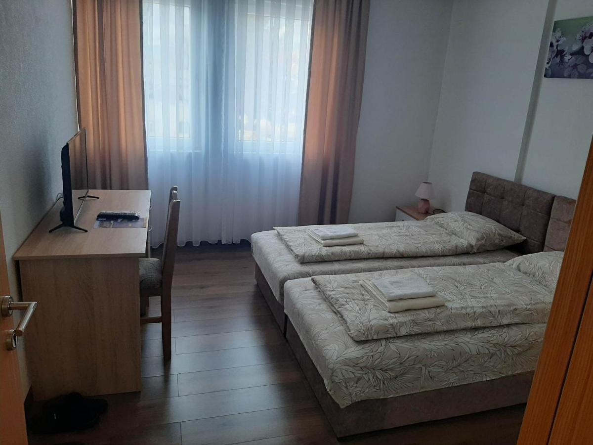 Vila Centar Mb Bed & Breakfast Sjenica Eksteriør bilde